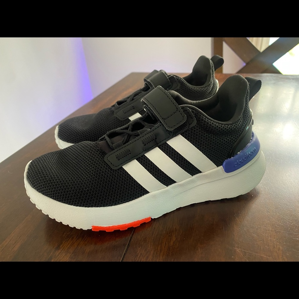 Boys Adidas sneakers size 1.5 US